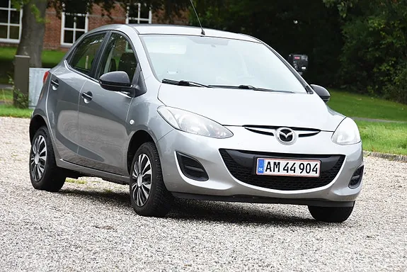 Mazda 2 2014 photo 2