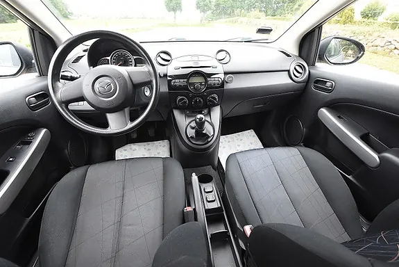 Mazda 2 2014 photo 5