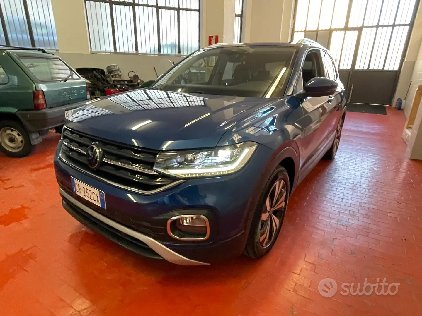 Volkswagen T-Cross 2023 photo 2