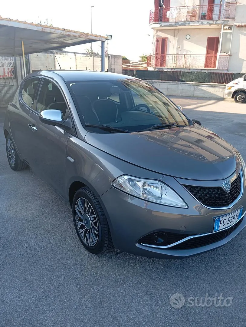 Lancia Ypsilon 2016 photo 2