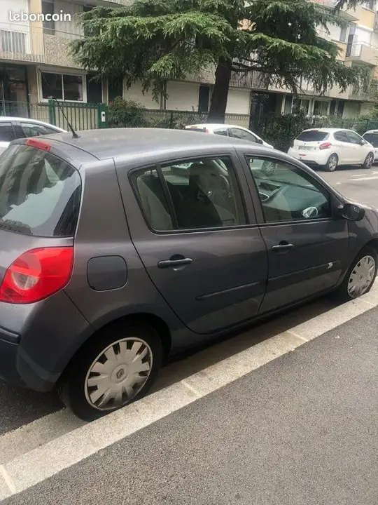 Renault Clio 2006 photo 3
