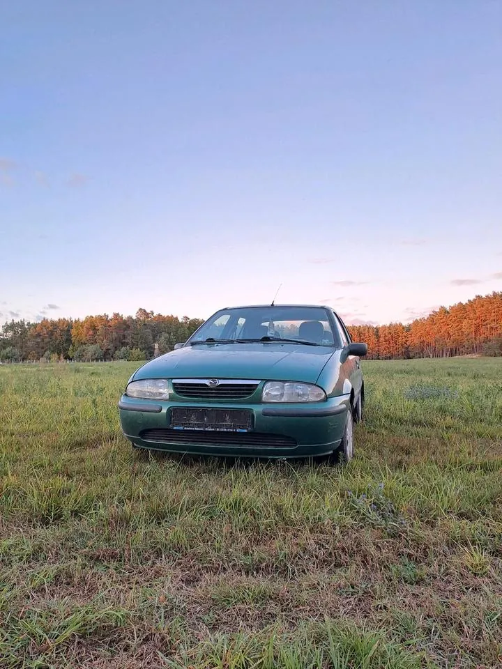 Mazda 121