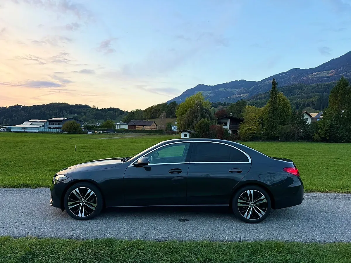 Mercedes-Benz C-Class 2024 photo 3
