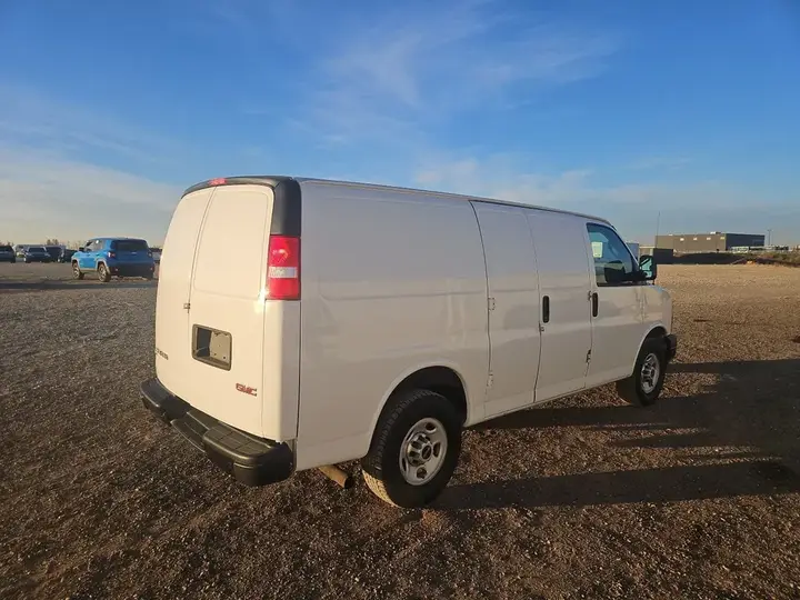 GMC Savana 2020 photo 4