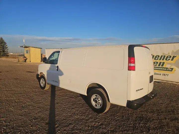 GMC Savana 2020 photo 3