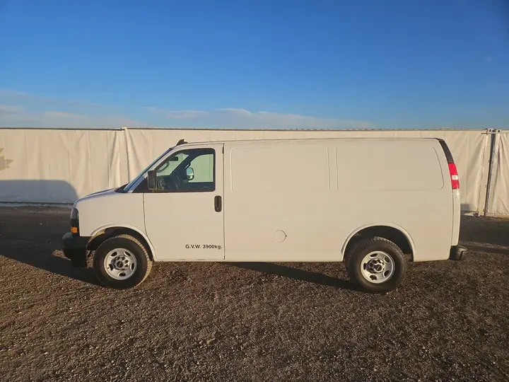 GMC Savana 2020 photo 5