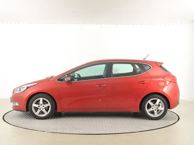 Kia Ceed 2013 photo 2