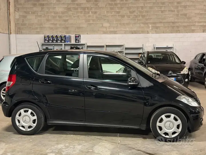 Mercedes-Benz A 160 2011 photo 4