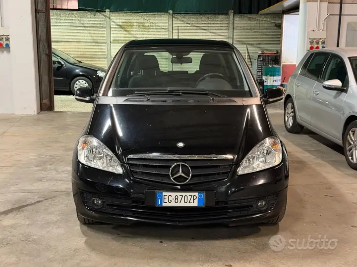 Mercedes-Benz A 160 2011 photo 2