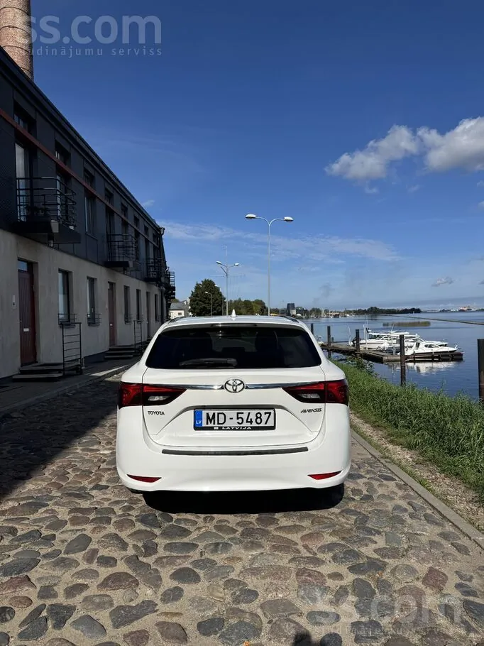 Toyota Avensis 2015 photo 4