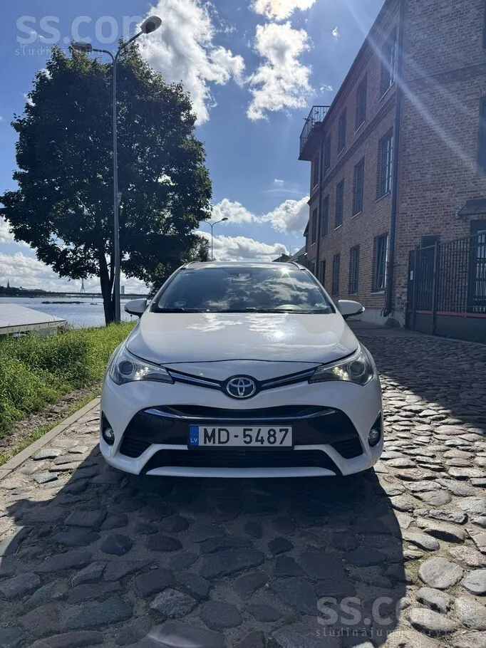 Toyota Avensis 2015 photo 2