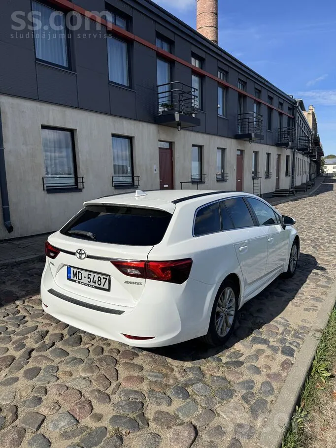 Toyota Avensis 2015 photo 5