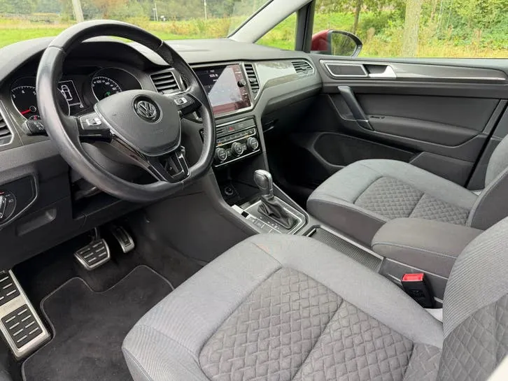 Volkswagen Golf Sportsvan 2018 photo 2