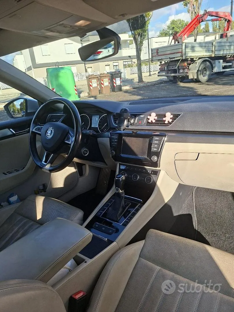 Skoda Superb 2016 photo 5