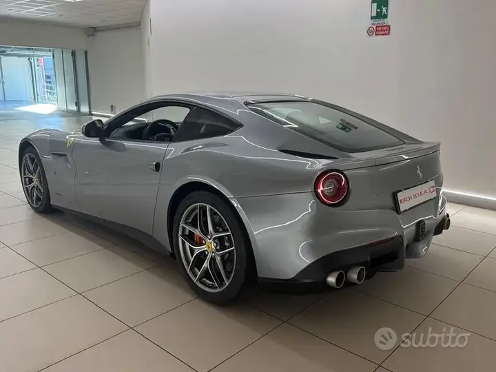 Ferrari F12 Berlinetta 2015 photo 4