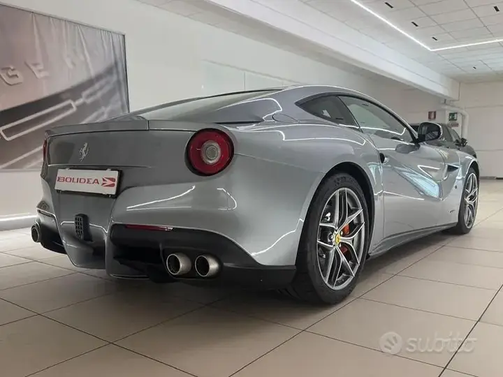 Ferrari F12 Berlinetta 2015 photo 5