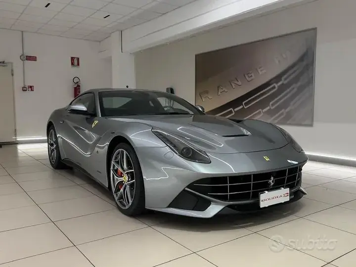 Ferrari F12 Berlinetta 2015 photo 3