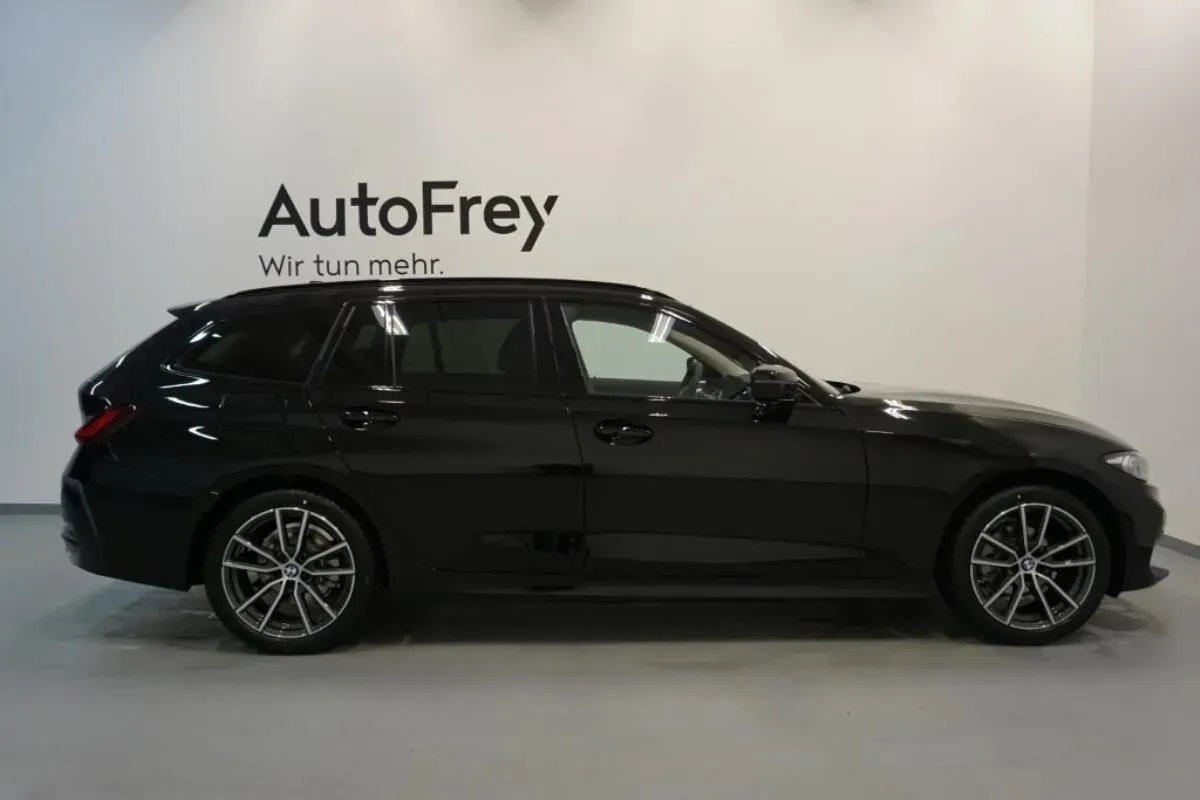 BMW 3 Series 2025 photo 3