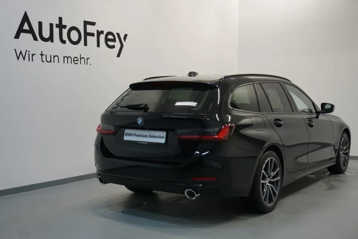 BMW 3 Series 2025 photo 2