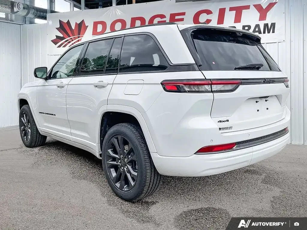 Jeep Grand Cherokee 2026 photo 4