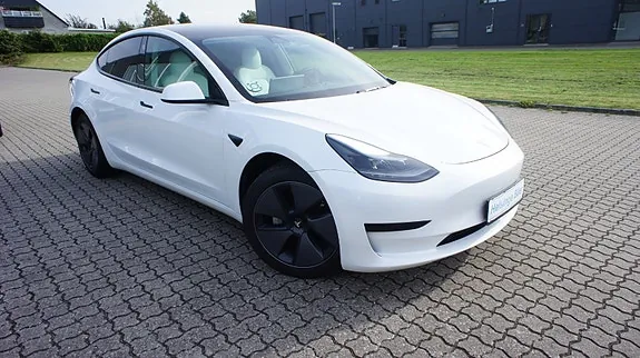 Tesla Model 3 2023 photo 3