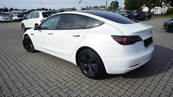 Tesla Model 3 2023 photo 4