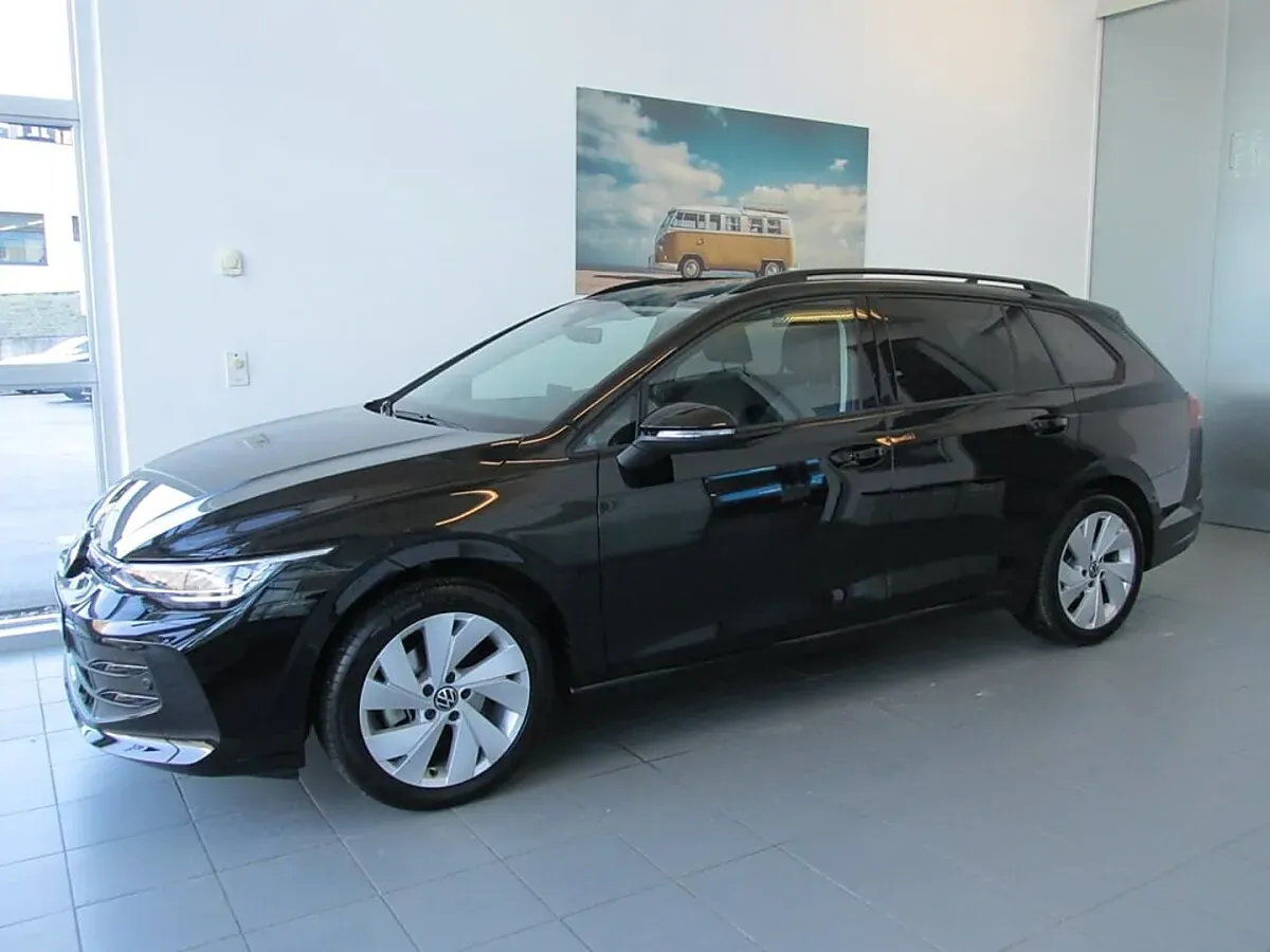 Volkswagen Golf 2025 photo 2