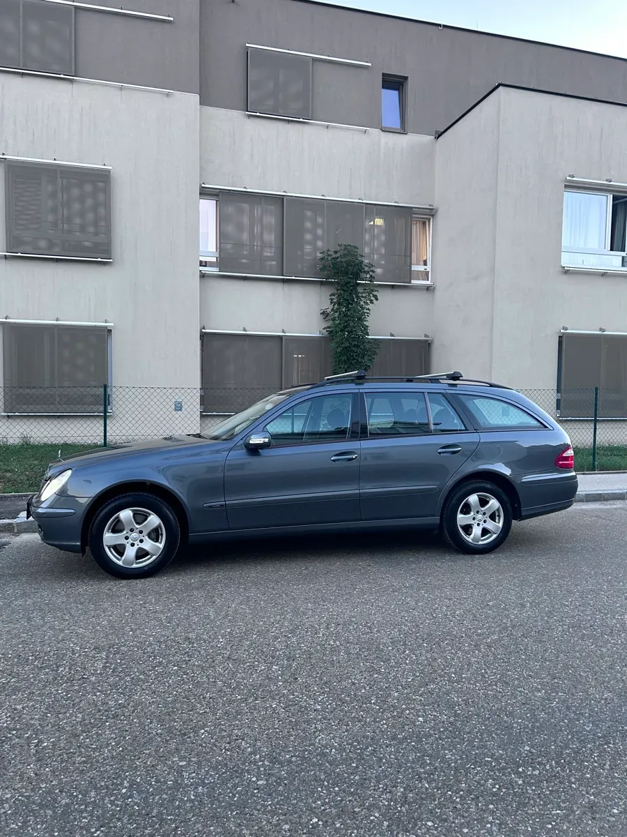 Mercedes-Benz E-Class 2005 photo 2