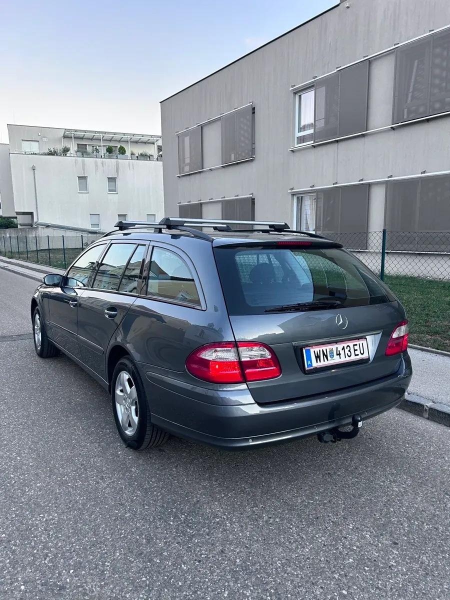 Mercedes-Benz E-Class 2005 photo 3