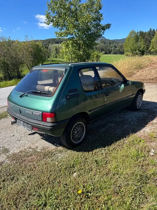 Peugeot 205 1992 photo 3