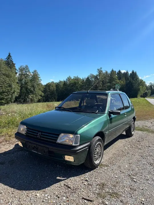 Peugeot 205 1992 photo 2