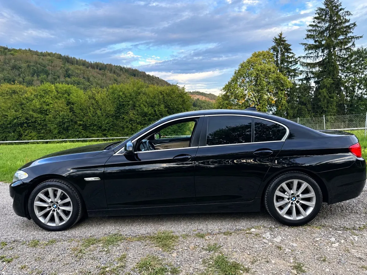 BMW 5 Series 2011 photo 3