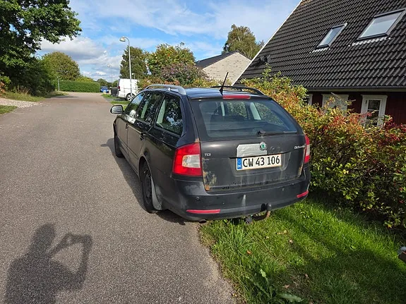 Skoda Octavia 2010 photo 3