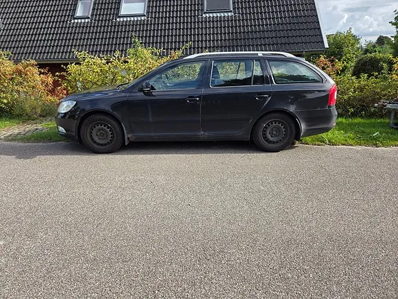 Skoda Octavia 2010 photo 2