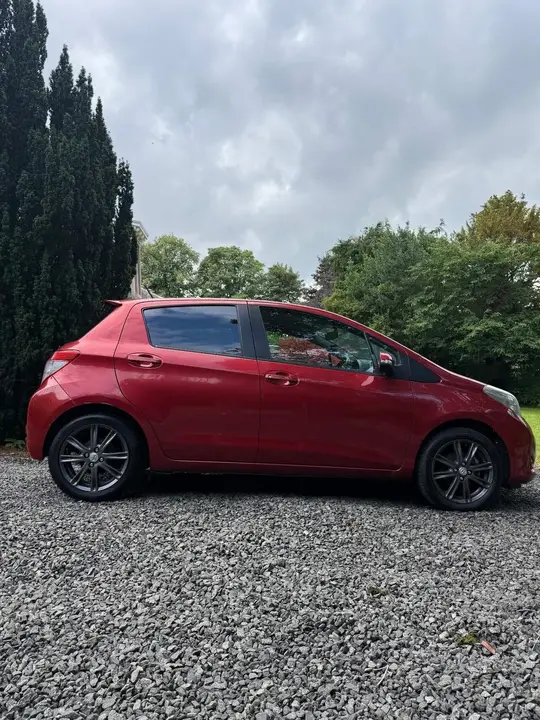 Toyota Yaris 2012 photo 5