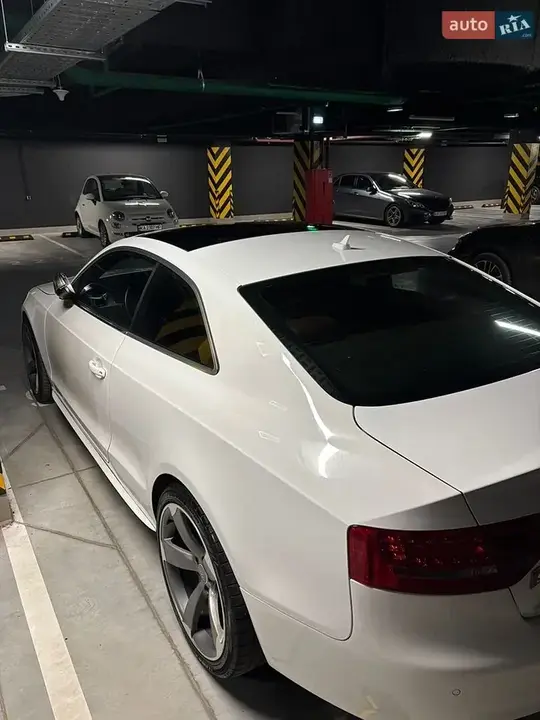 Audi S5 2010 photo 5