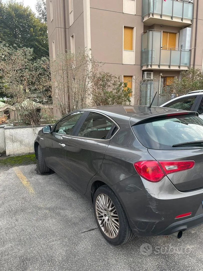 Alfa Romeo Giulietta 2012 photo 3