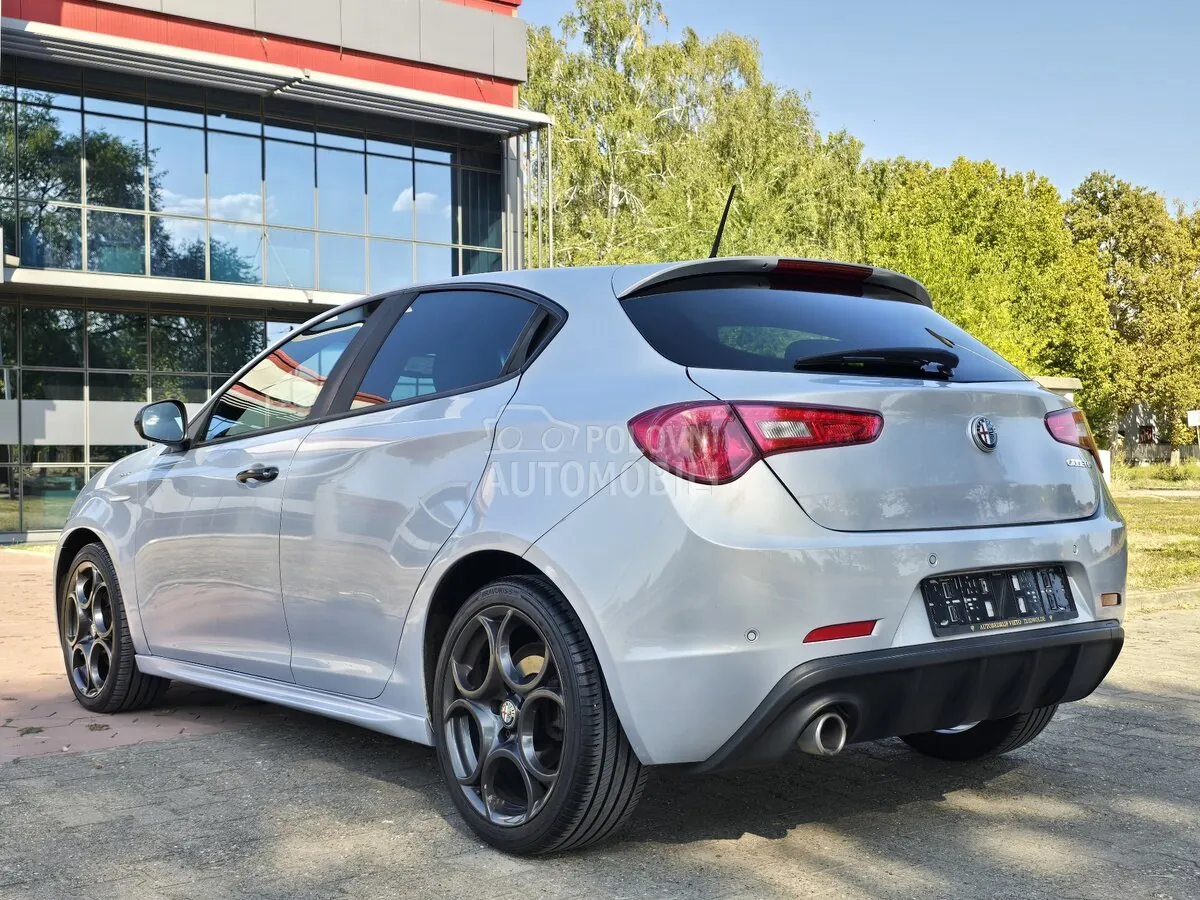 Alfa Romeo Giulietta 2015 photo 2