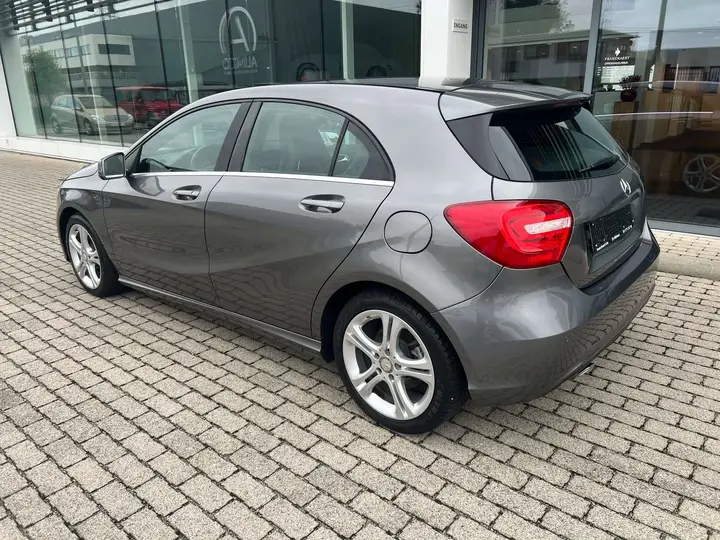 Mercedes-Benz A 180 2015 photo 2
