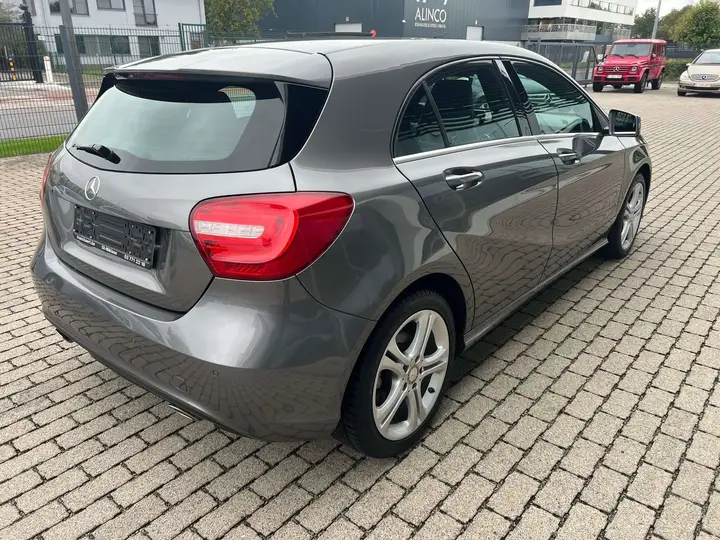 Mercedes-Benz A 180 2015 photo 4