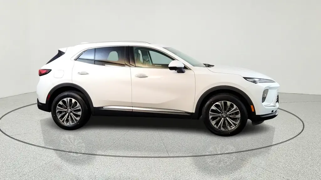 Buick Envision 2026 photo 2