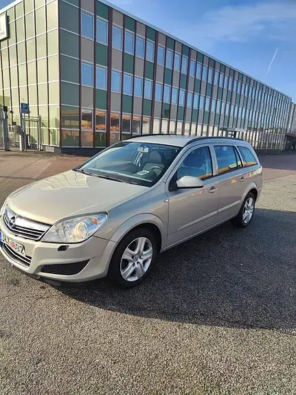 Opel Astra 2009 photo 3