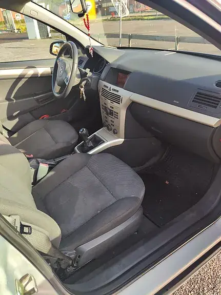 Opel Astra 2009 photo 2