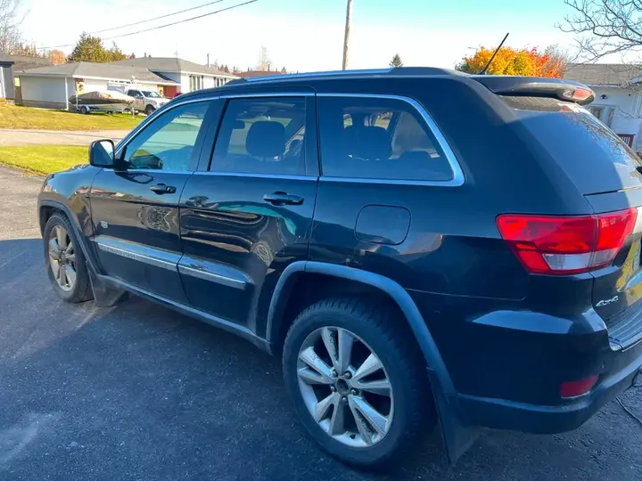 Jeep Grand Cherokee 2011 photo 2