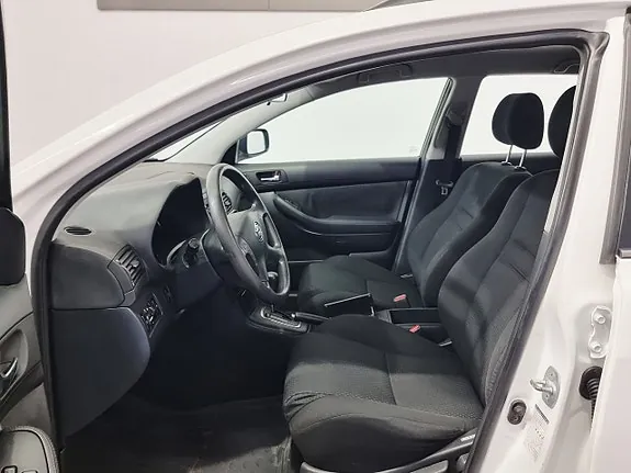 Toyota Avensis 2004 photo 5