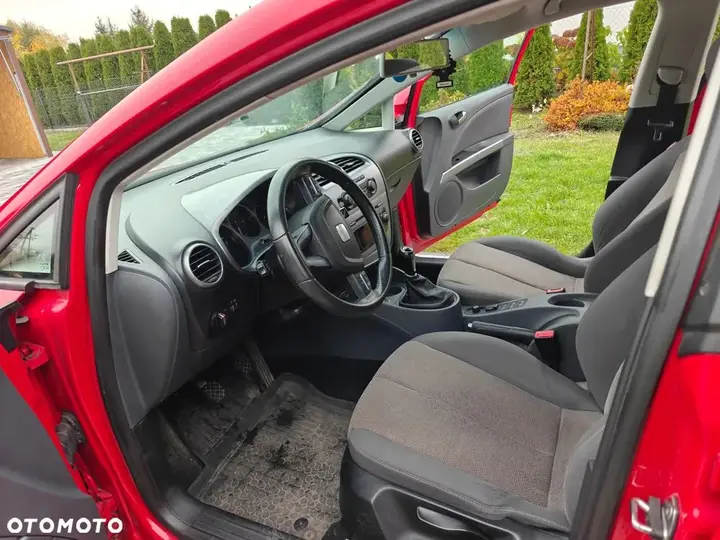 Seat Leon 2010 photo 4