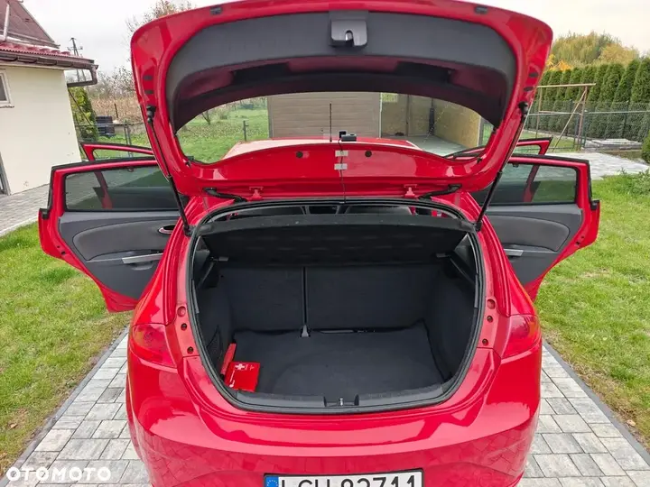 Seat Leon 2010 photo 2