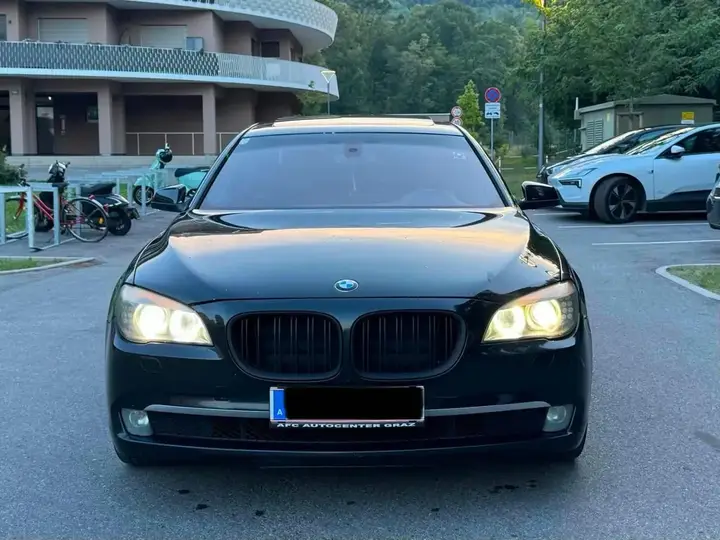 BMW 7 Series 2009 photo 2