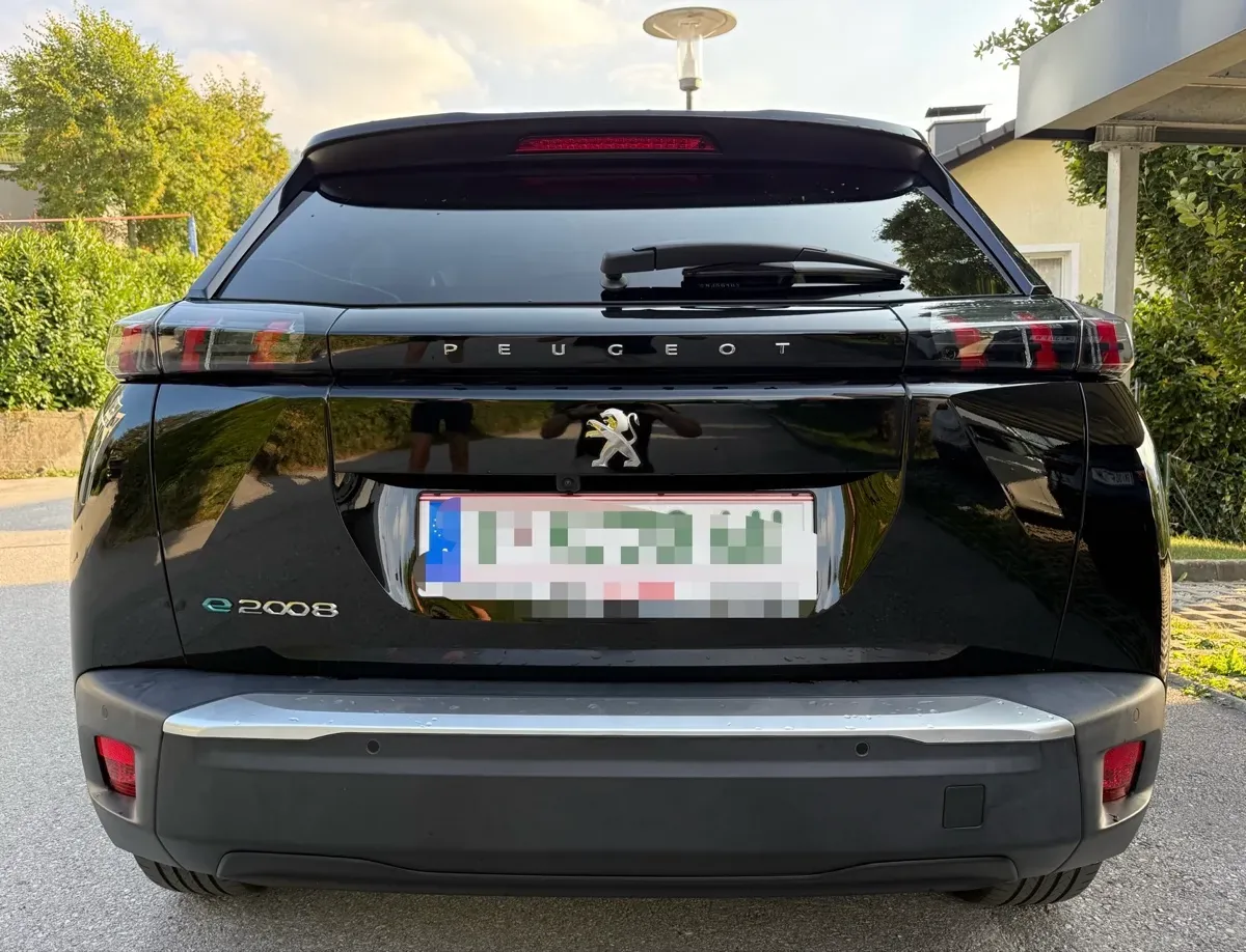 Peugeot E-2008
