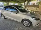 Mazda 2 2022 photo 2